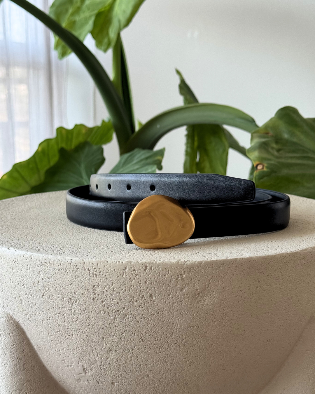 THE PEBBLE BLACK