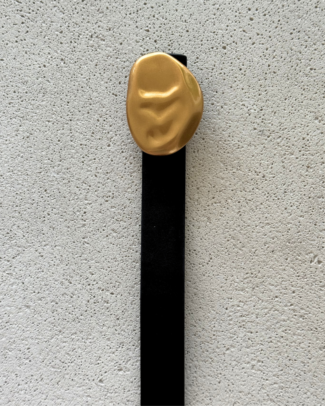 THE PEBBLE BLACK