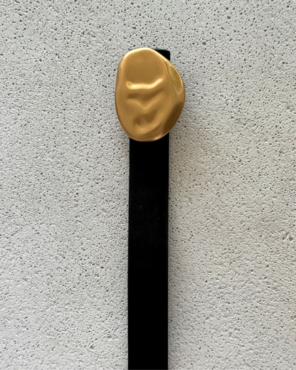 THE PEBBLE BLACK