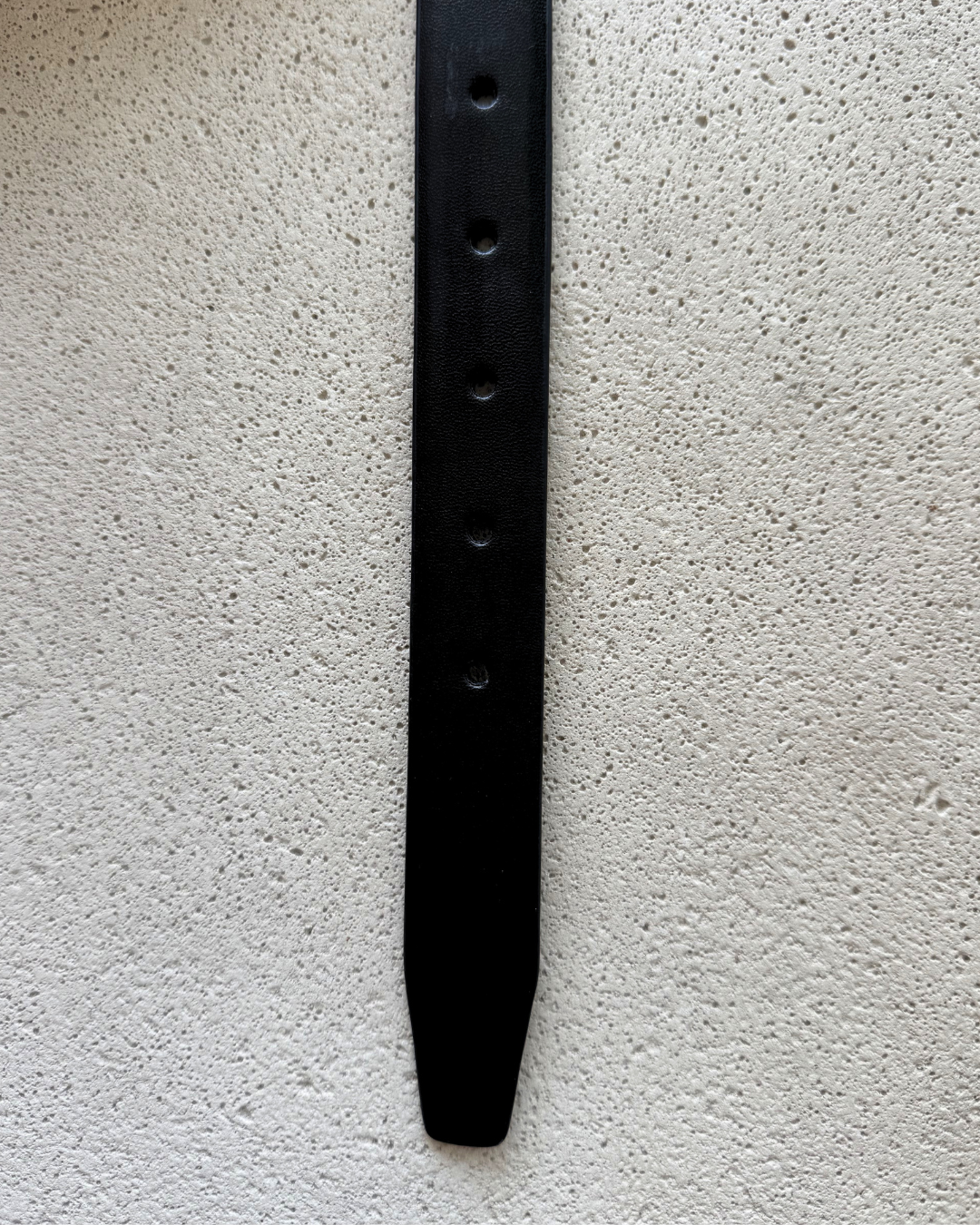 THE PEBBLE BLACK