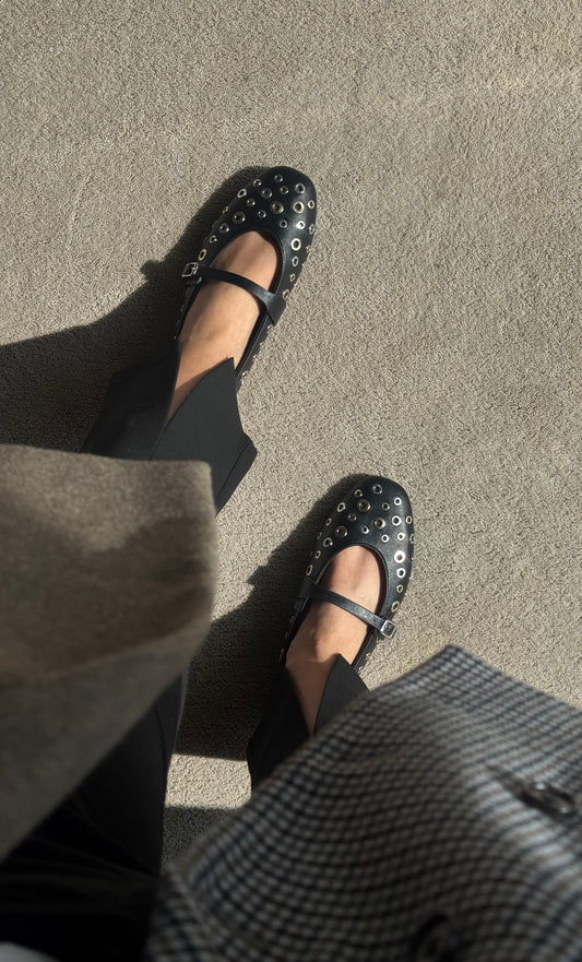 MILA FLAT BLACK